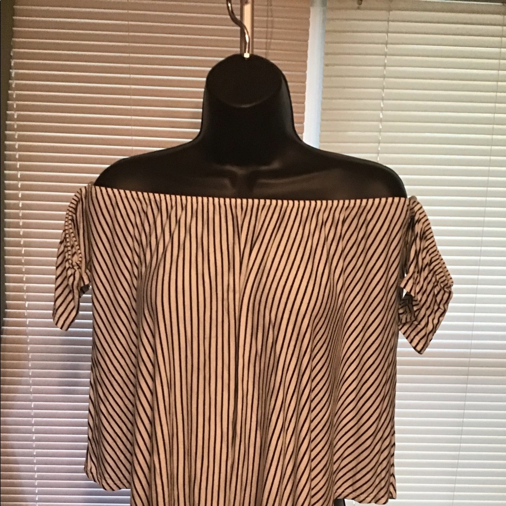 Off the shoulder stripes! Awesome!